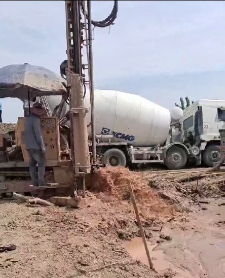 天门岩石井施工